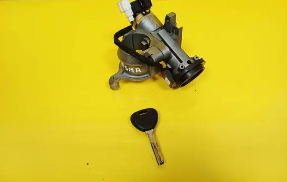 Mitsubishi Carisma Ignition lock 