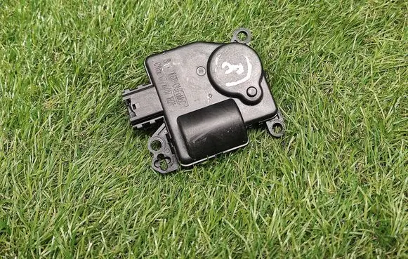 Ford Escape Air flap motor/actuator 8L8419E616CA