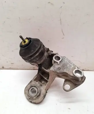 Volkswagen PASSAT B5 Engine mounting bracket 8E0199352D SPANCF5