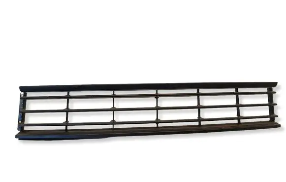 Volkswagen PASSAT B7 Front bumper lower grill 
