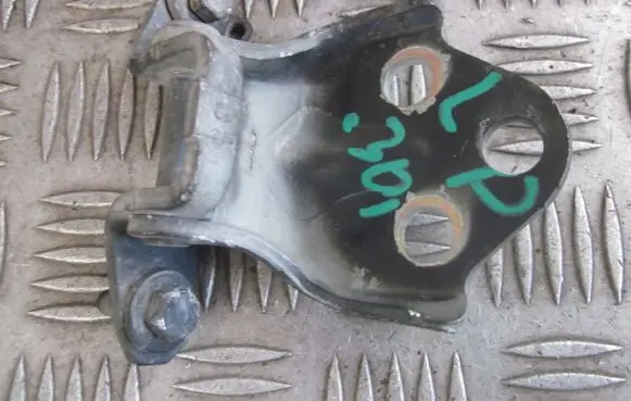 Volvo S40, V40 Front door lower hinge ZAWIASYDRZWI