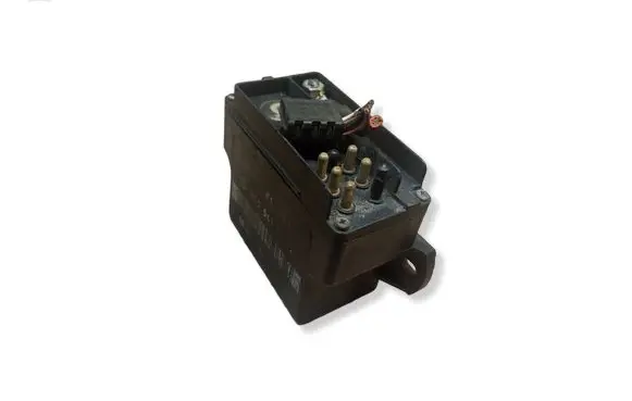 Mercedes-Benz E W124 Glow plug pre-heat relay 895152 0075458882