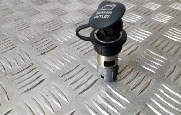 Jeep Cherokee III KJ 12 V Socket (rear) 