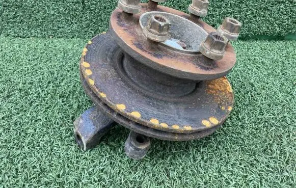 Iveco Daily 4th gen Front wheel hub spindle knuckle 504164799 504366656