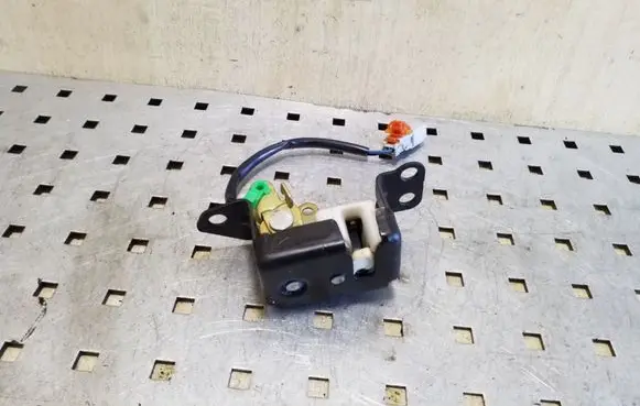 Honda CR-V Tailgate window lock/catch/latch 