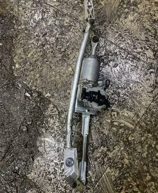 Volvo S80 Front wiper linkage and motor