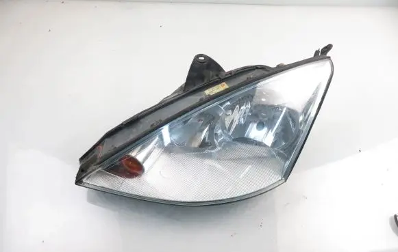 Ford Focus Headlight/headlamp 2M5113W030BE