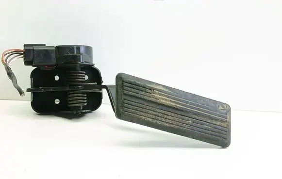 Chrysler Grand Voyager IV Accelerator throttle pedal 04612742 1037135 G0G24A