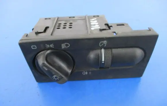 Volkswagen Golf III Other devices 1H6941531A
