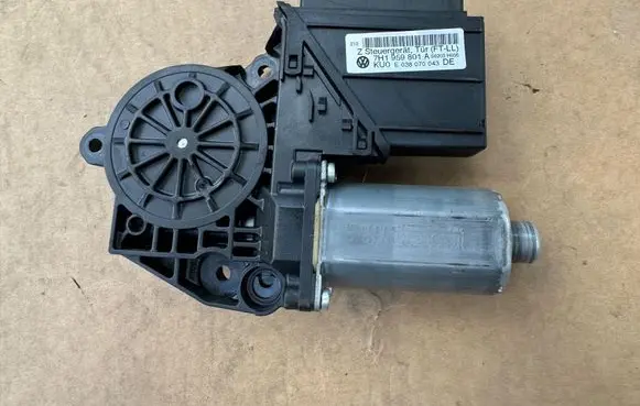 Volkswagen Transporter - Caravelle T5 Front door window regulator motor 7H1959801A