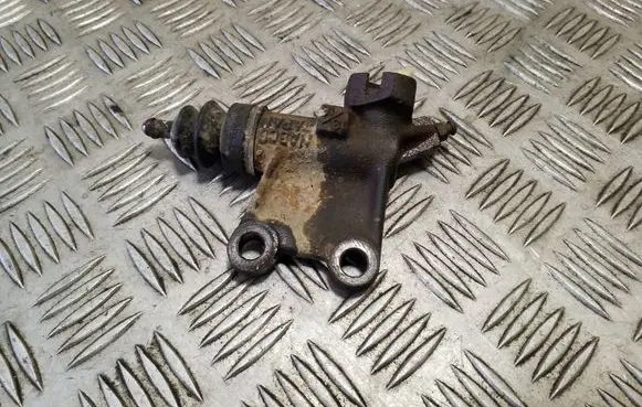 Subaru Forester SG Clutch slave cylinder 