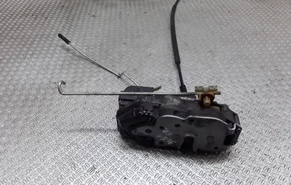 Opel Insignia A Front door lock 13503150