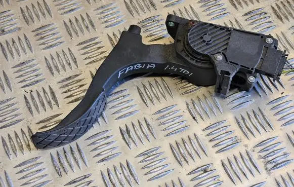 Skoda Fabia Mk1 (6Y) Accelerator throttle pedal 6Q1721503H 686204870 0280755055