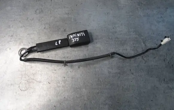 Infiniti FX Front seatbelt buckle