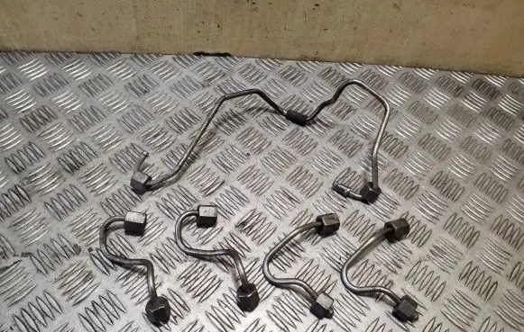 Fuel injector supply line/pipe