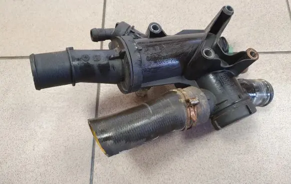 Ford C-MAX I Thermostat/thermostat housing 9656182980