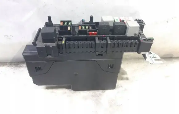 Mercedes-Benz E C207 W207 SAM control unit 2129060905