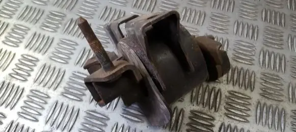Engine mount bracket