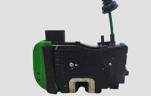 Hyundai i40 Front door lock 813103Z000