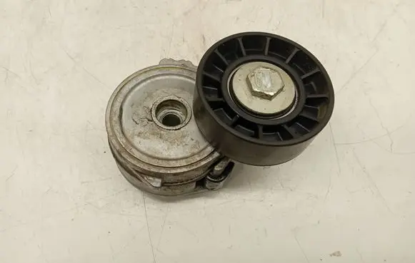 Volvo V50 Generator/alternator belt tensioner