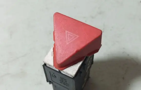 Volkswagen Touran I Hazard light switch 1T0953509