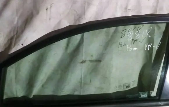 Honda FR-V Front door window glass four-door