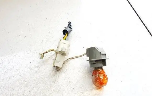 Toyota Avensis T270 Tail light bulb cover holder
