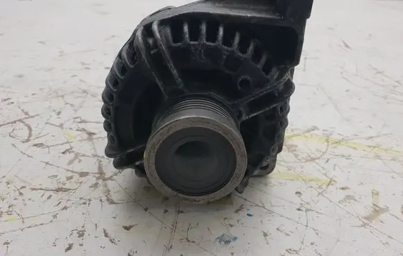 Volvo XC90 Generator/alternator 30667787 0124525060