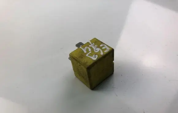 Renault Laguna I Other relay 7700844253
