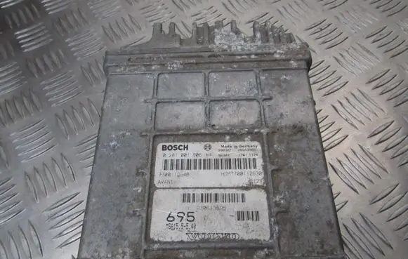 Volvo S40, V40 Engine control unit/module 0281001906 hom7700112630