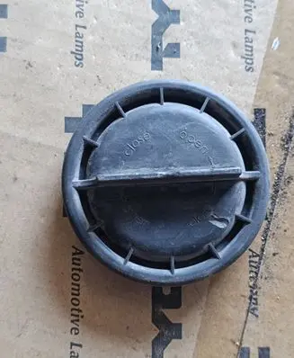 Headlight/headlamp dust cover