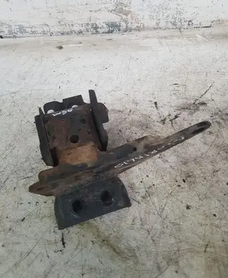 Toyota Corolla Verso AR10 Engine mount bracket