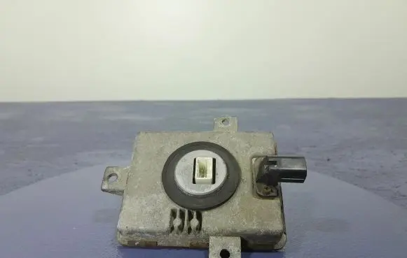 Honda Accord Voltage converter/converter module W3T10471
