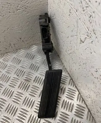 Chrysler Grand Voyager IV Accelerator throttle pedal 04861650AB 034PE4206
