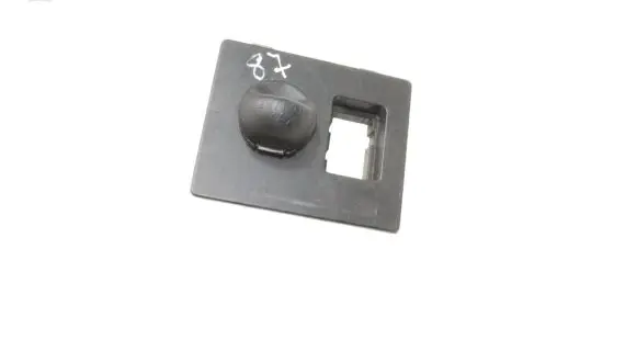 Toyota Avensis T270 Cigarette lighter 5891505020