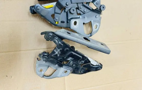 Audi Q7 4M Engine bonnet/hood hinges 4M0823823D