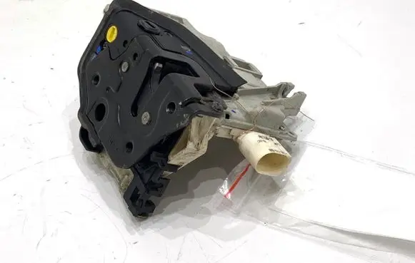 Audi A4 S4 B8 8K Rear door lock 8K0839015