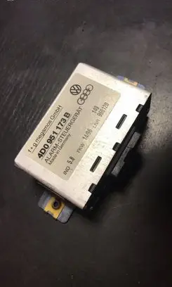 Audi A4 S4 B5 8D Alarm control unit/module 4D0951173B