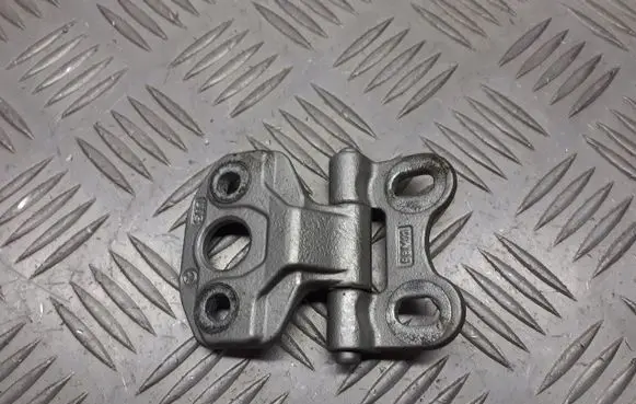 Mercedes-Benz E W210 Front door upper hinge 
