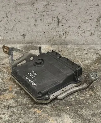 Toyota Avensis T270 Engine control unit/module 8966105D21