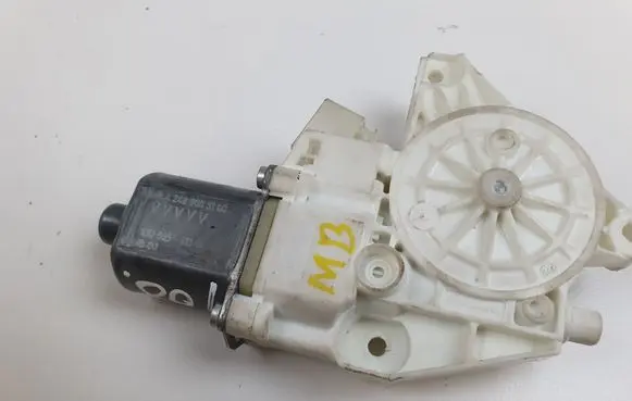 Mercedes-Benz A W176 Front door window regulator motor 0130822690 A2469065100