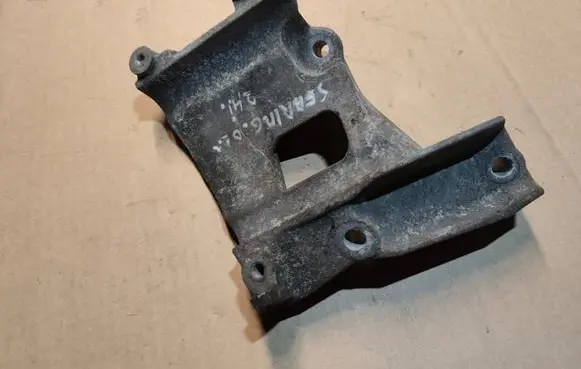 Chrysler Sebring (ST-22 - JR) Engine mounting bracket 04792452AA