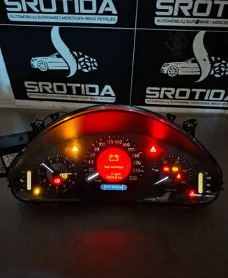Mercedes-Benz E W211 Speedometer (instrument cluster) 88311391