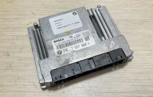 BMW 1 E82 E88 Engine control unit/module 7557809 7564260 0261209085