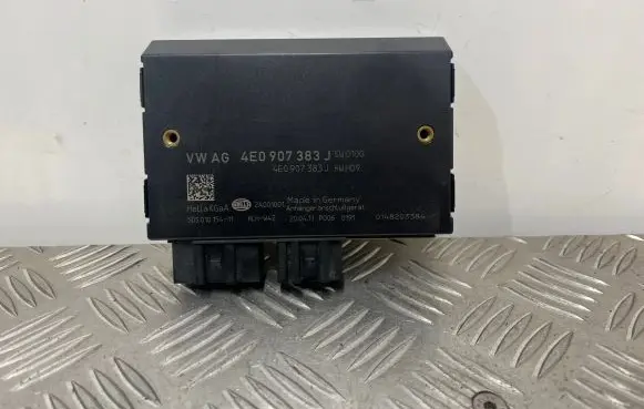 Audi Q7 4L Tow bar trailer control unit/module 4E0907383J