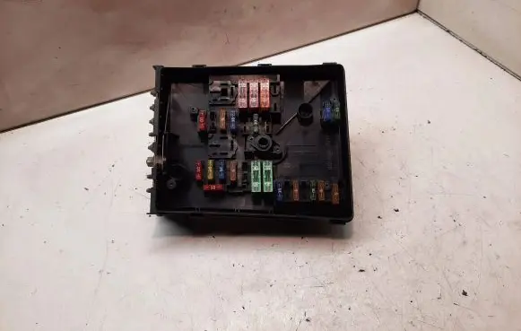 Volkswagen Golf V Fuse box set 017181281 017181301