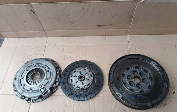 Alfa Romeo Giulietta Dual mass flywheel 55214648