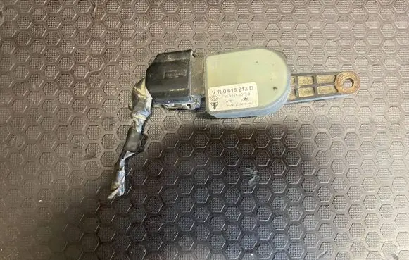 Headlight/headlamp level sensor