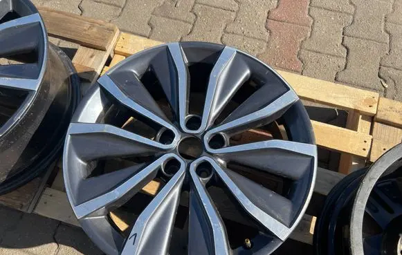 Renault Kadjar R19 alloy rim 403005400R
