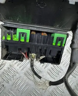 Citroen Xsara Picasso Fuse box set 963997960